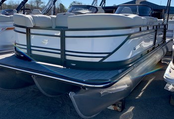 2025 Starcraft SLS 3 DC White/Black Boat